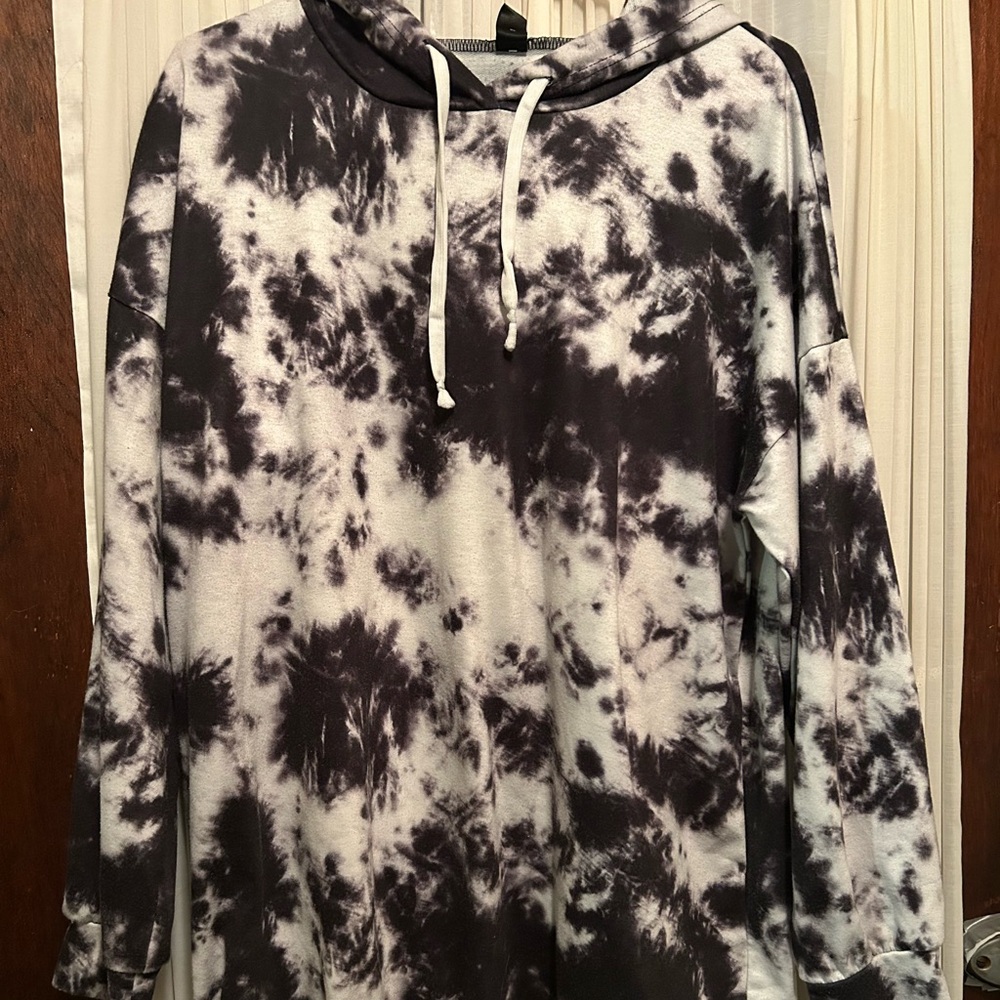 Women’s SHEIN black & white long legging style hoodie size large